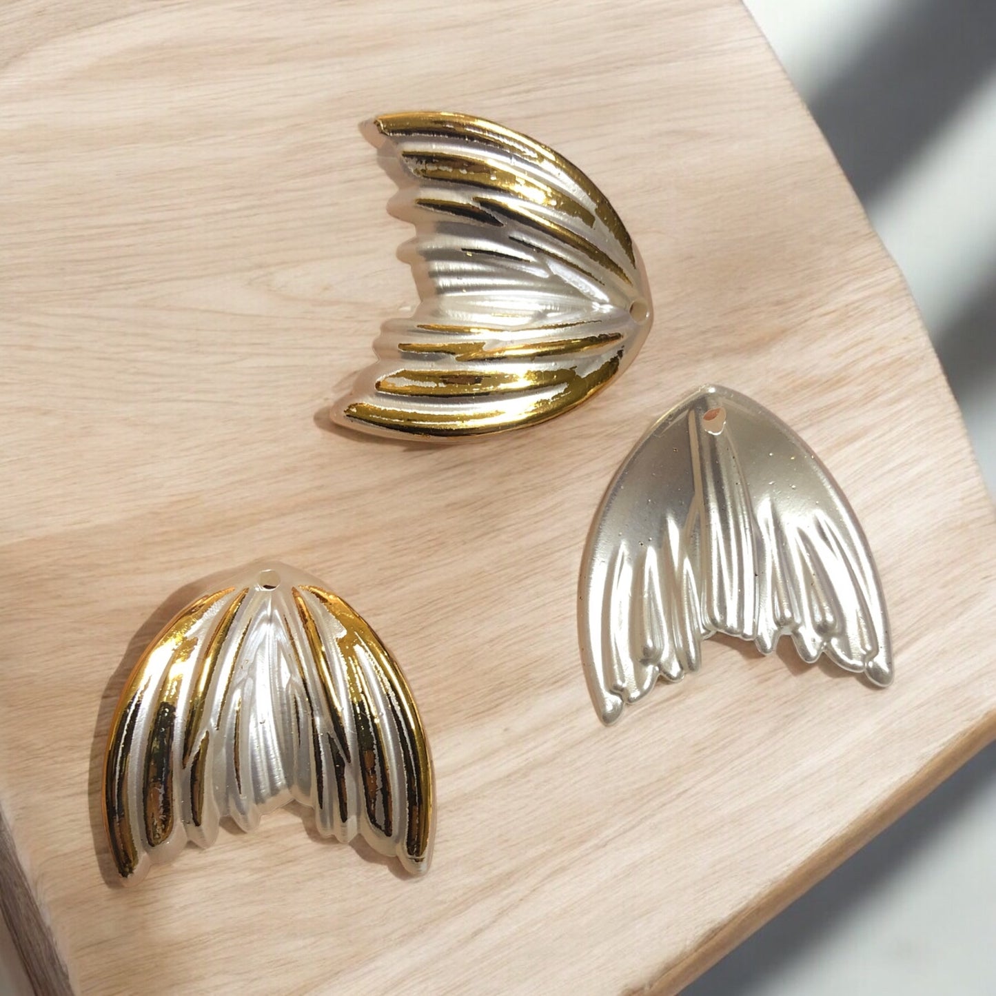 Akrilik  Altın Yaldızlı Balina Kuyruğu -1