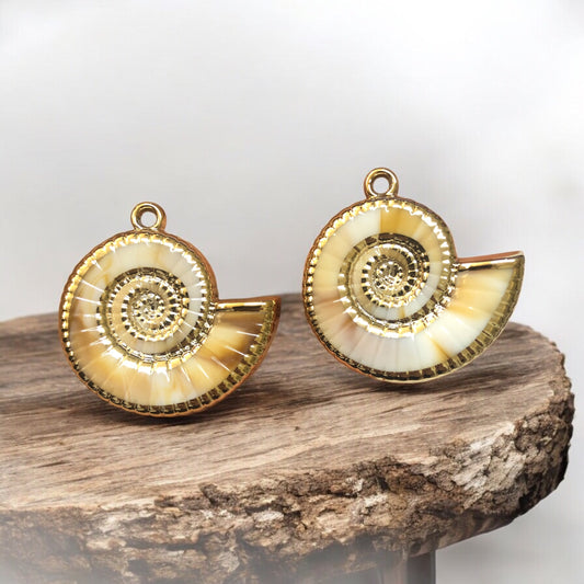 Akrilik Altın Yaldızlı Salyangoz