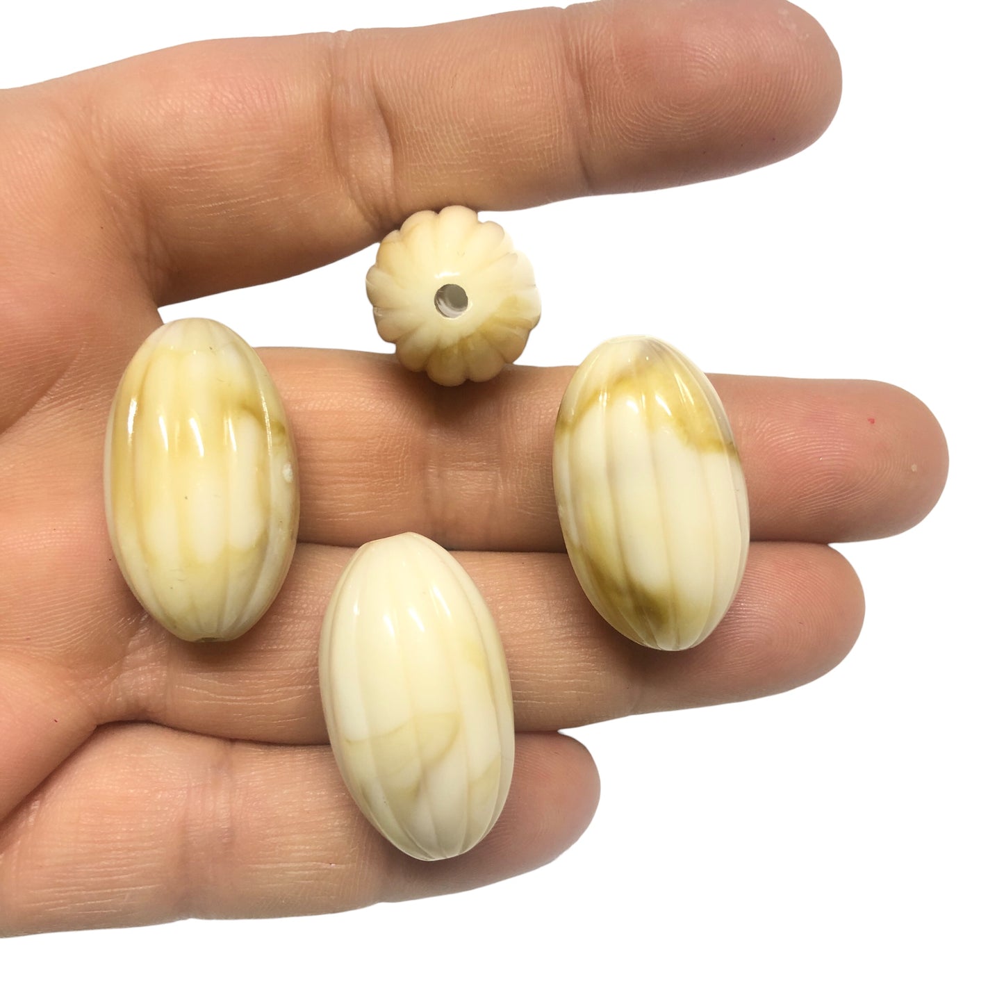 A Kalite Akrilik Çizgili Oval 17x29mm- Krem  Ebruli