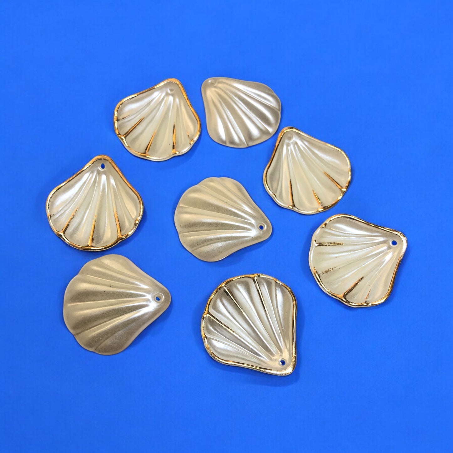 Akrilik Altın Yaldızlı  İstiridye Sallantı