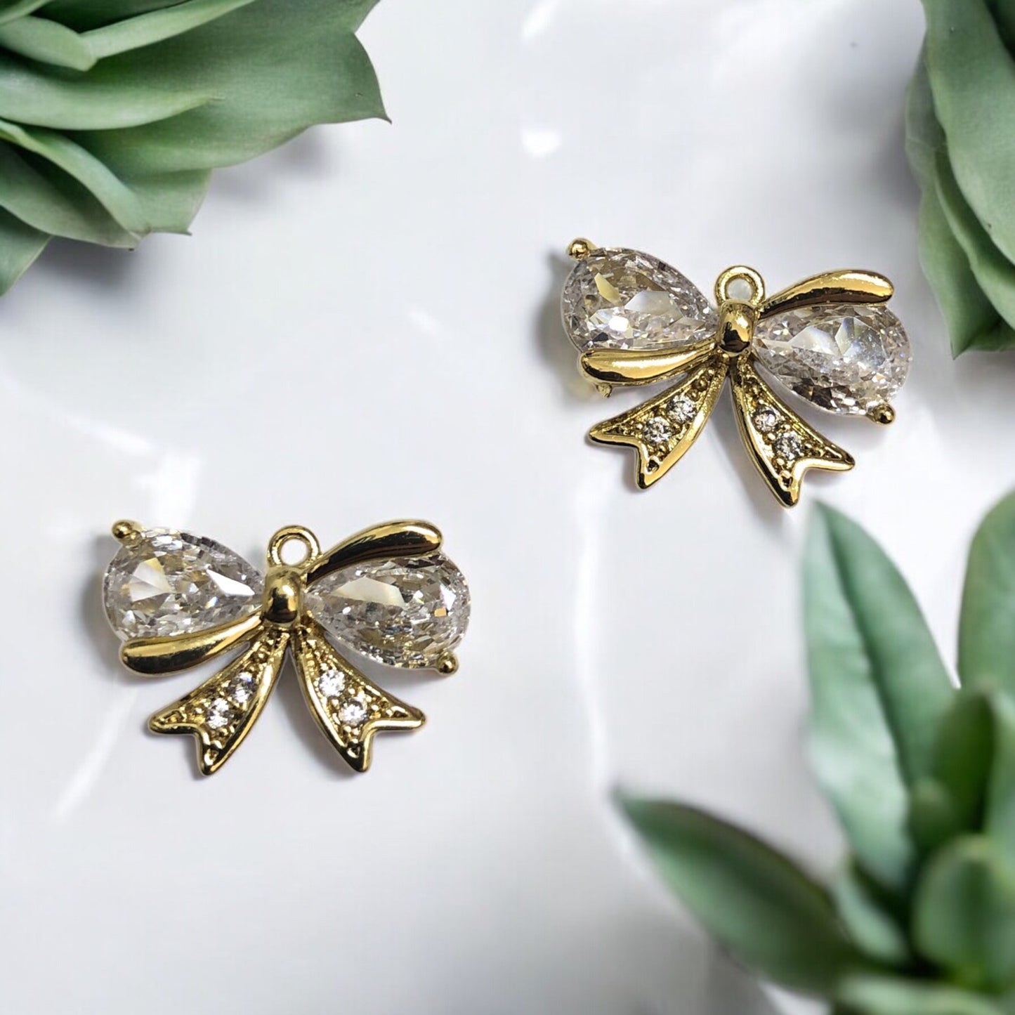 Gold Plated Enamel Strawberry Shaking Attachment - Neon Green