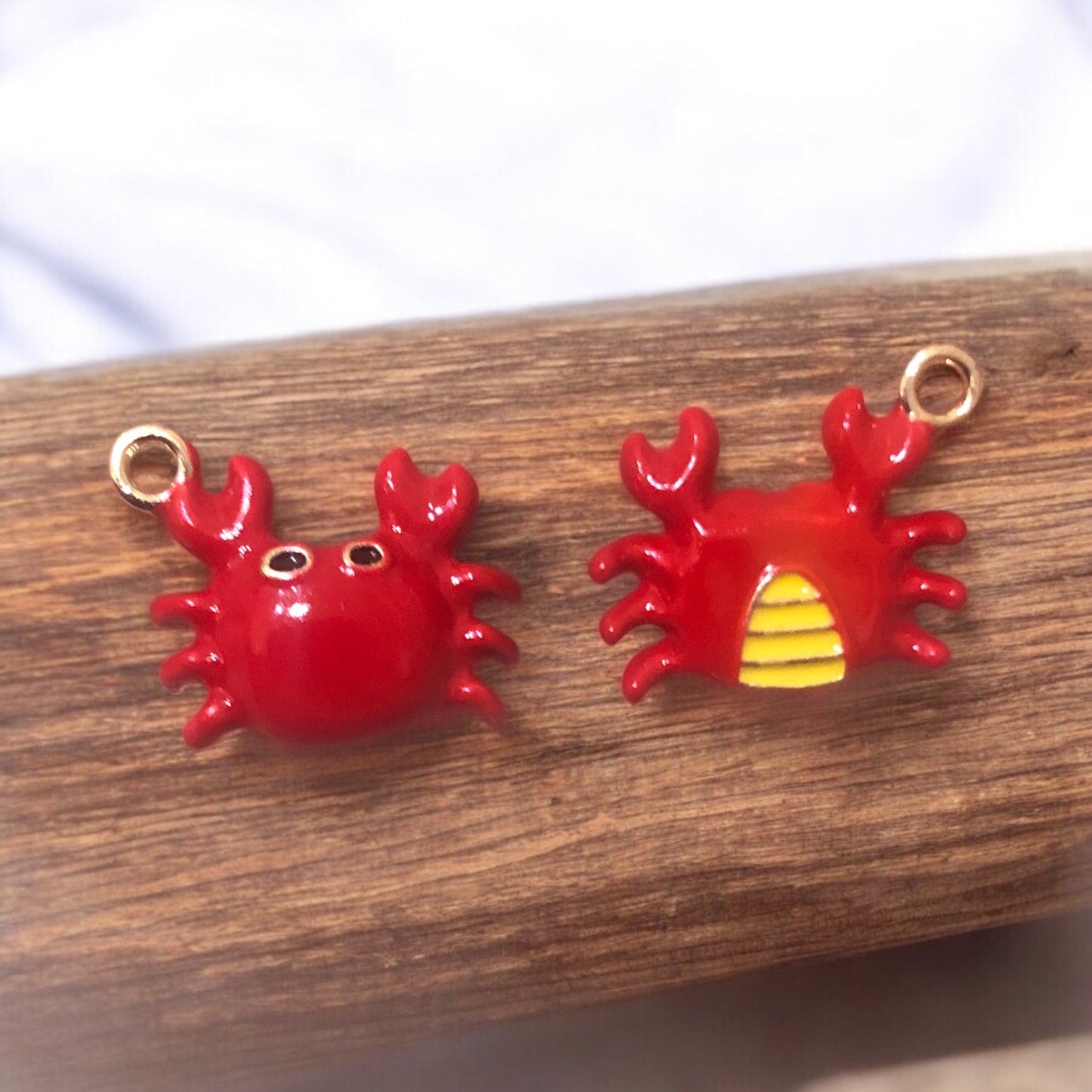 Gold Plated Enamel Strawberry Shaking Attachment - Neon Green