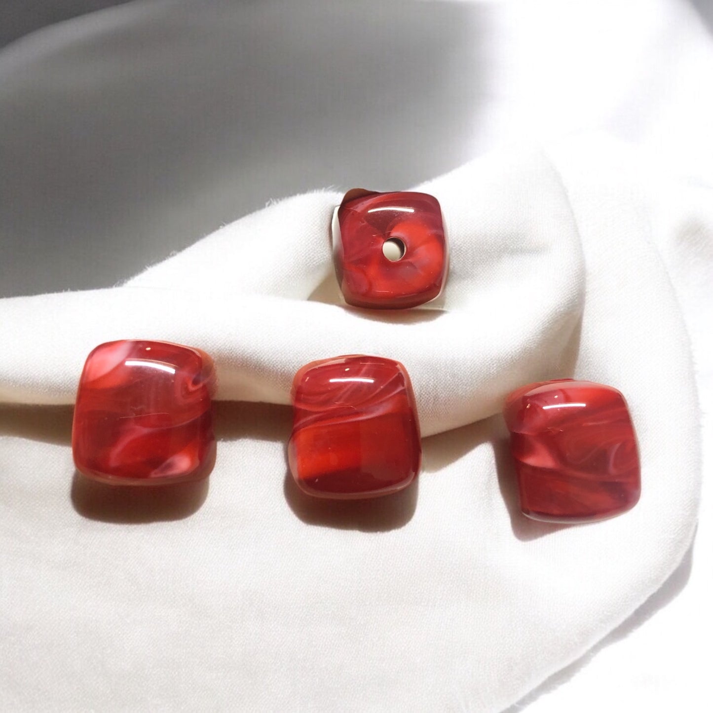 A Kalite Akrilik Silindir -16.3X17.3- Ebruli Kırmızı