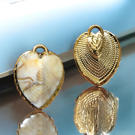 Akrilik Altın Yaldızlı Kalp Deniz Kabuğu