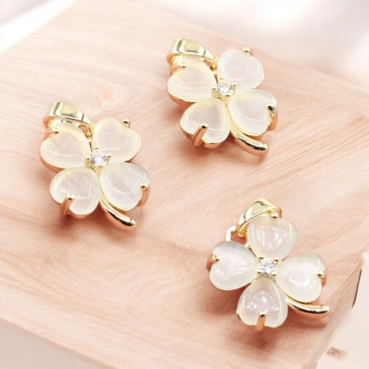 Altın Kaplama İthal Sedef Taşlı Zirkonlu Beyaz Yonca