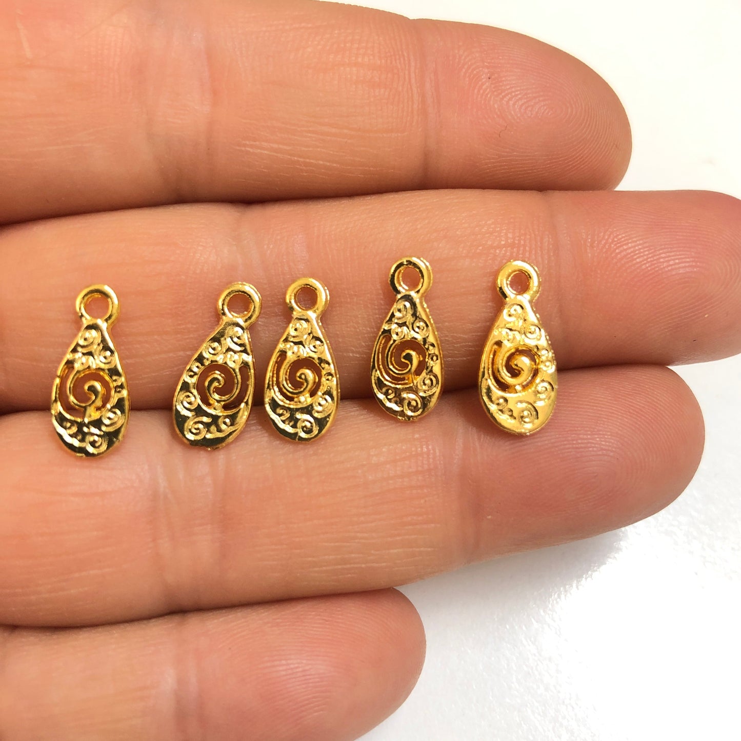 Altın Kaplama Mini Desenli Damla Sallantı