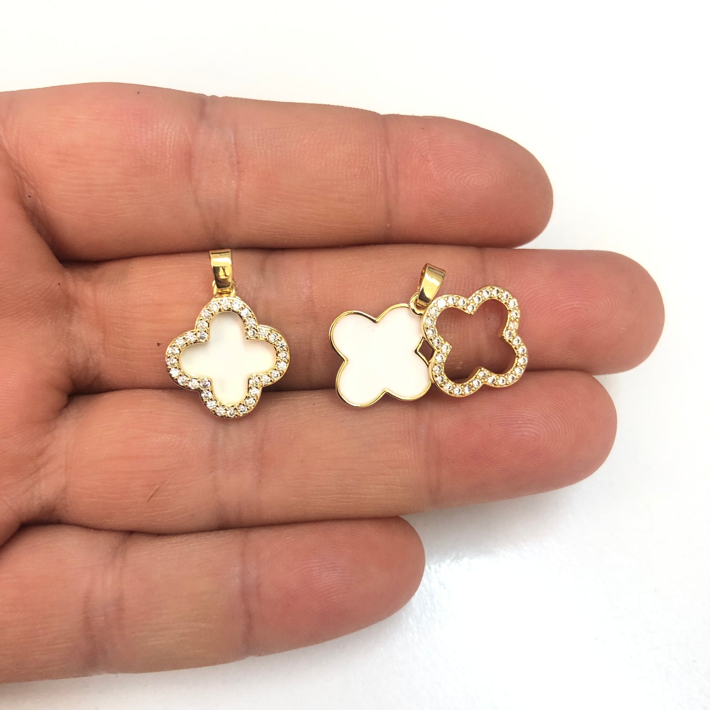 Altın  Kaplama Çift Katlı Zirkon Taşlı & Mineli Yonca  Kolye Ucu Beyaz