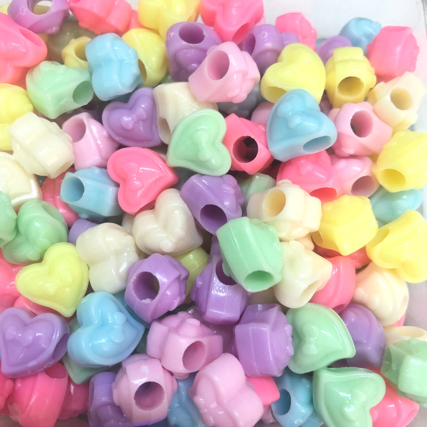 Akrilik Boncuk Fiyonklu Kalp