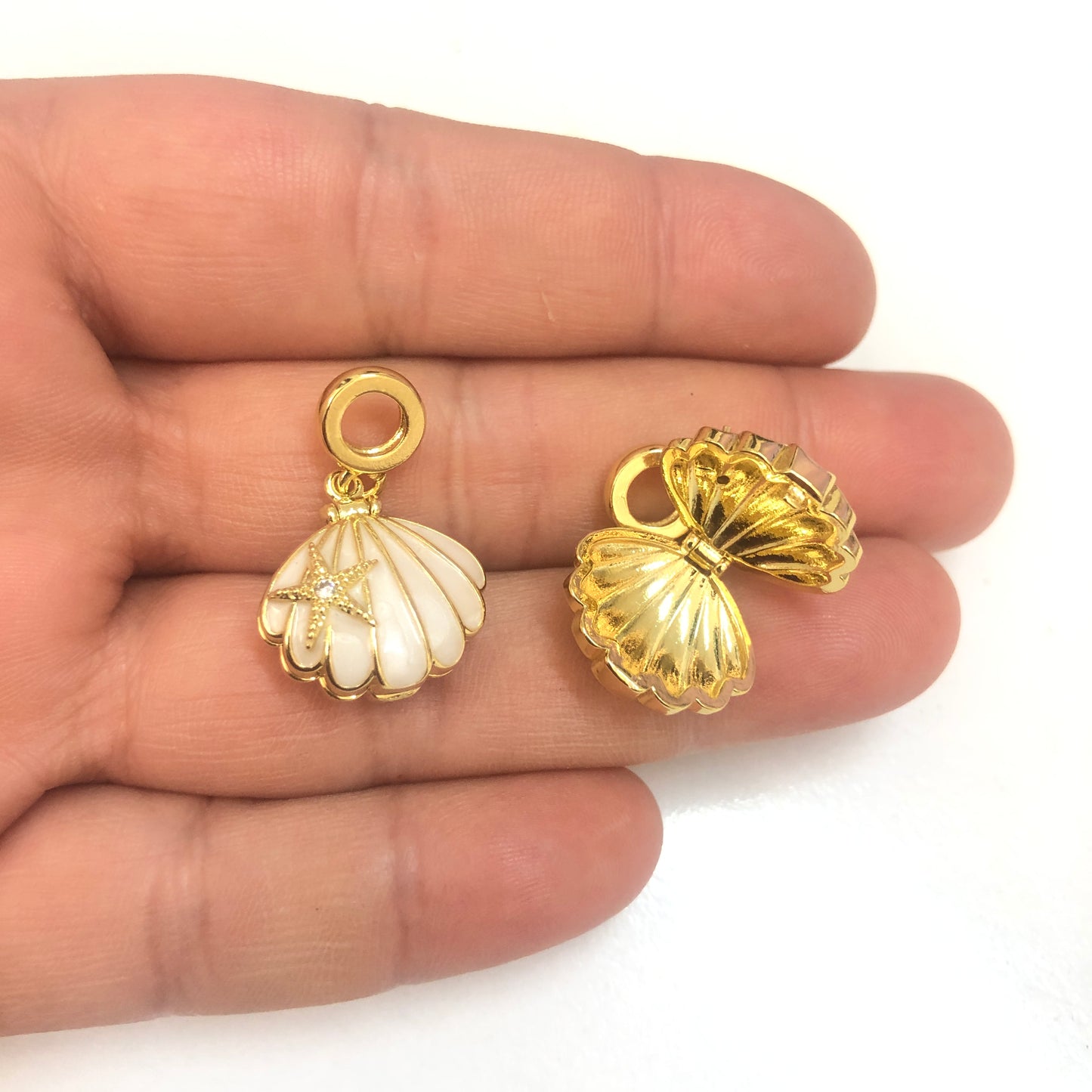 Altın  Kaplama Üç Boyutlu Zirkon Taşlı Mineli İstiridye Kolye Ucu-Sedef