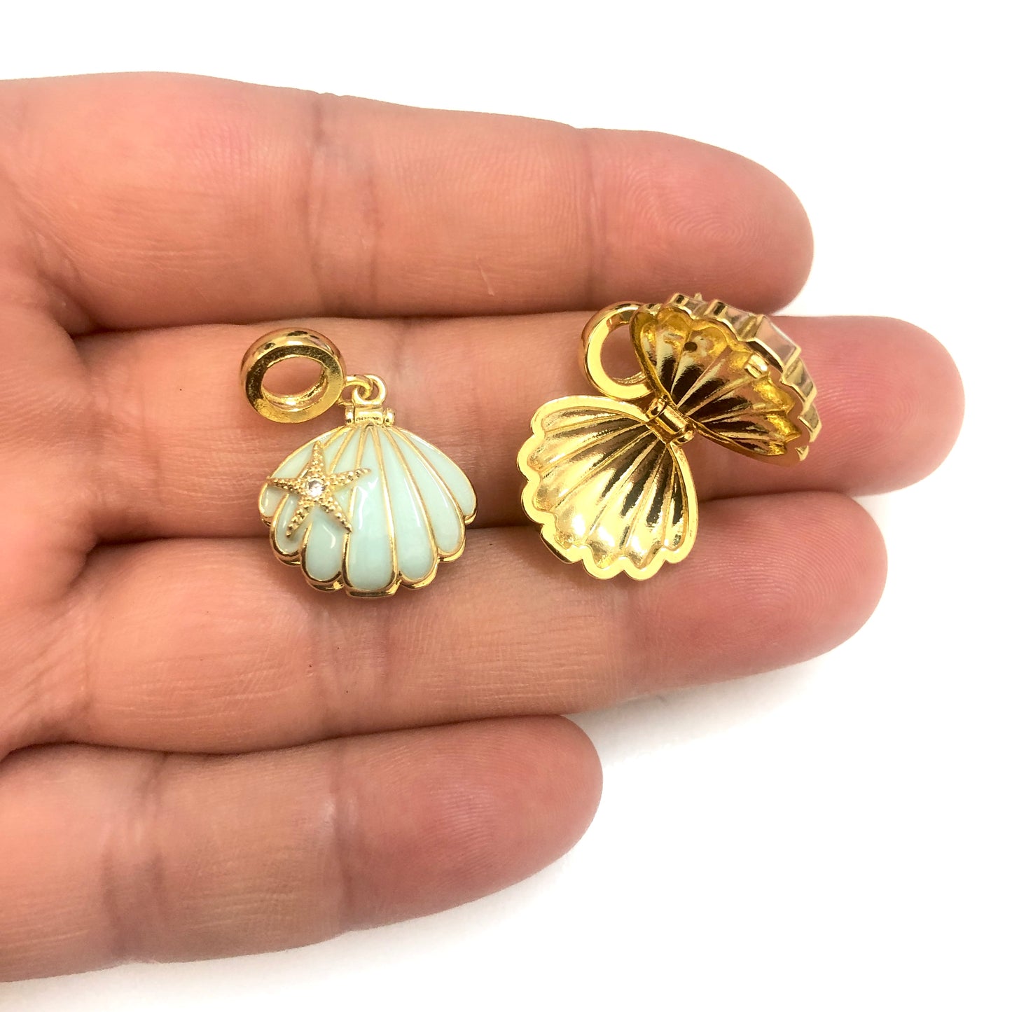 Altın  Kaplama Üç Boyutlu Zirkon Taşlı Mineli İstiridye Kolye Ucu-Mint