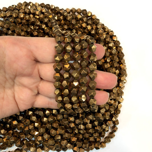 8mm Piramit Hematit - Bakır