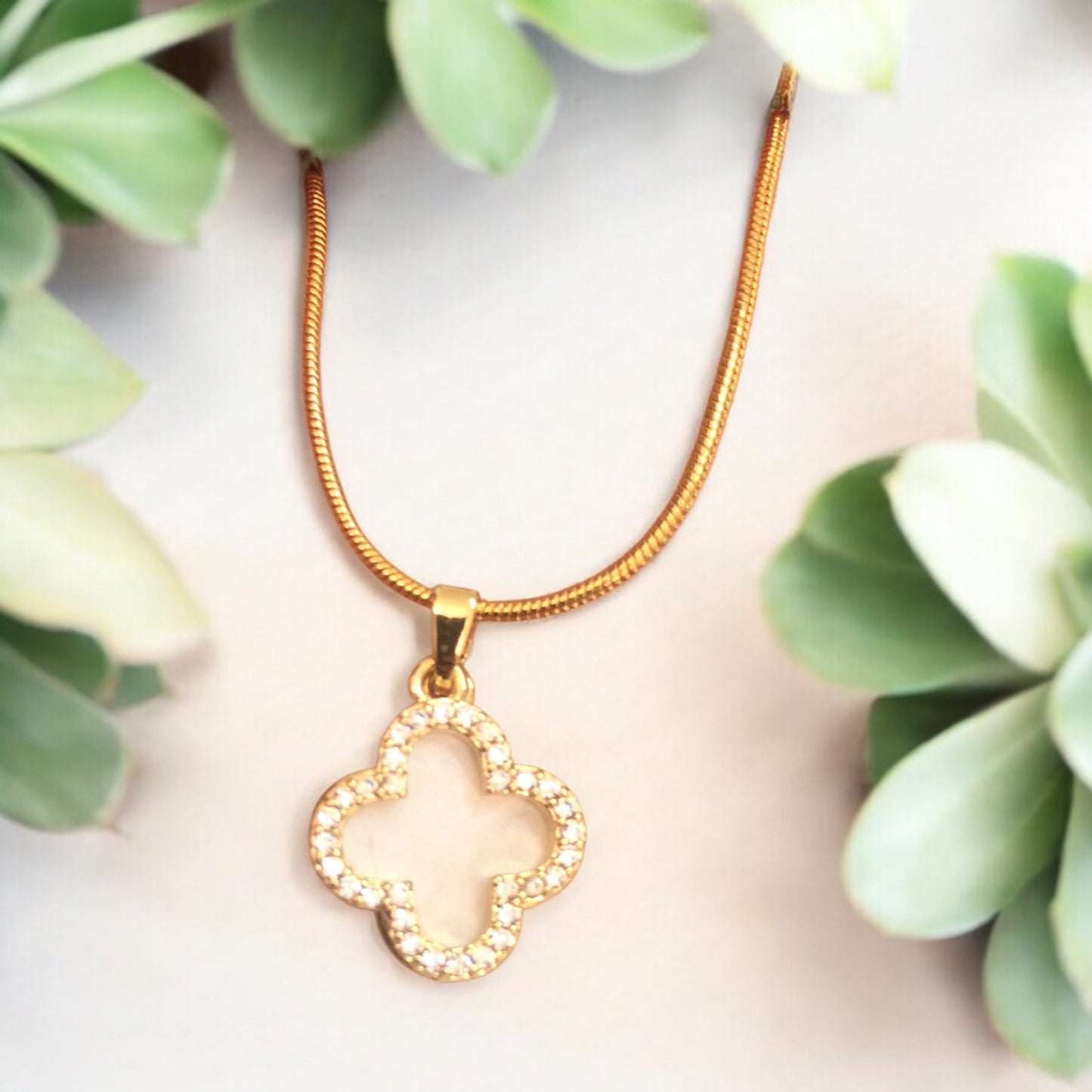 Altın  Kaplama Çift Katlı Zirkon Taşlı & Mineli Yonca  Kolye Ucu