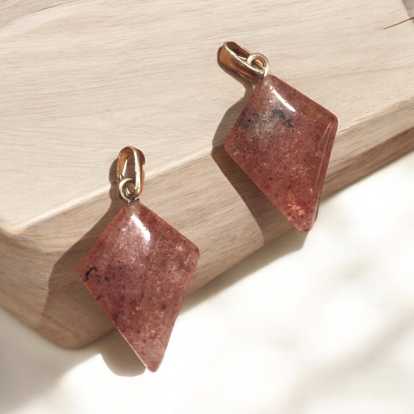 Doğal Taş Ok Ucu Model Kolye Ucu - Cherry Kuvars (Çilek Kuvars)
