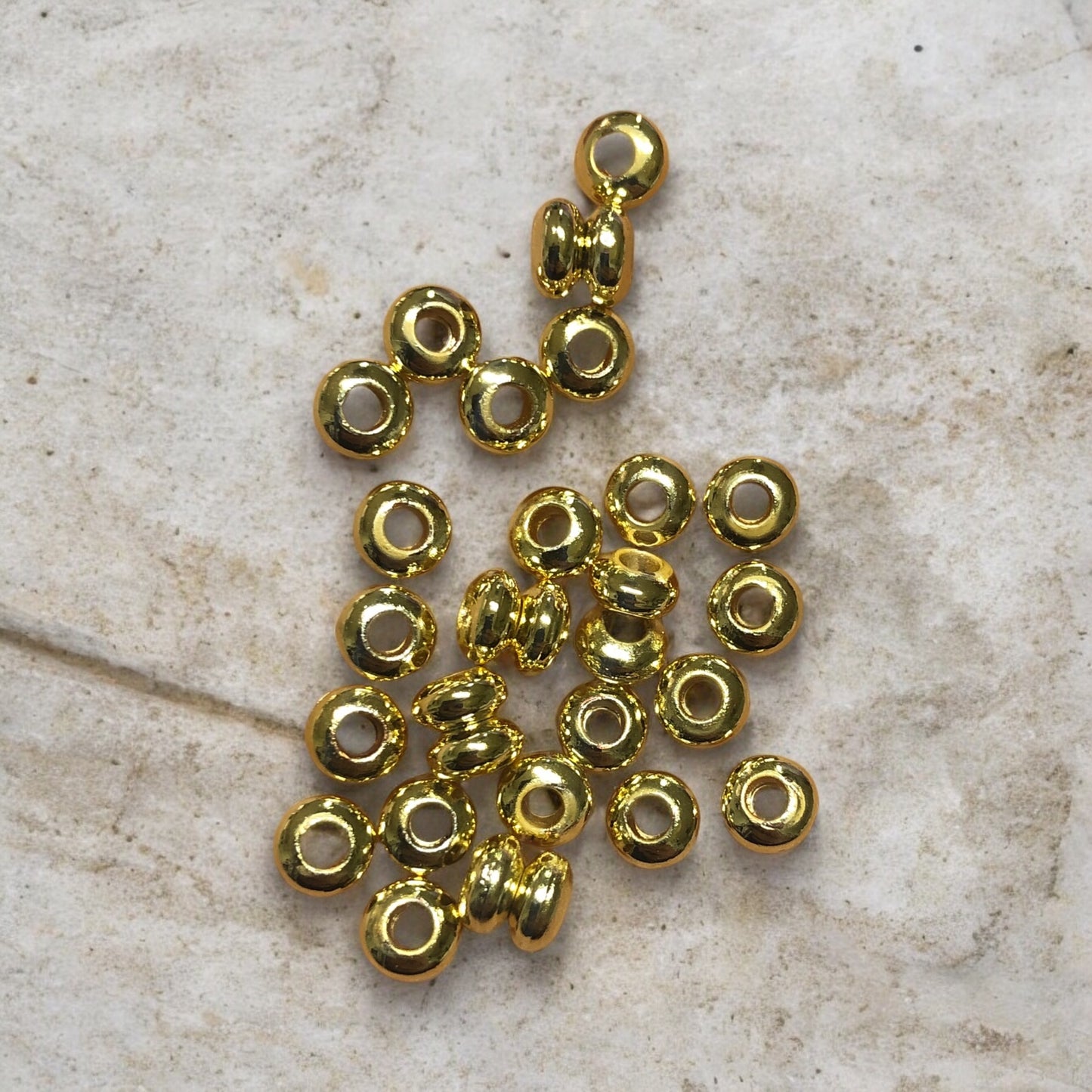 Vergoldete 2 x 4 mm Distanzscheibe 