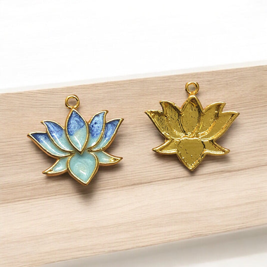 Gold Plated Enamel Strawberry Shaking Attachment - Neon Green