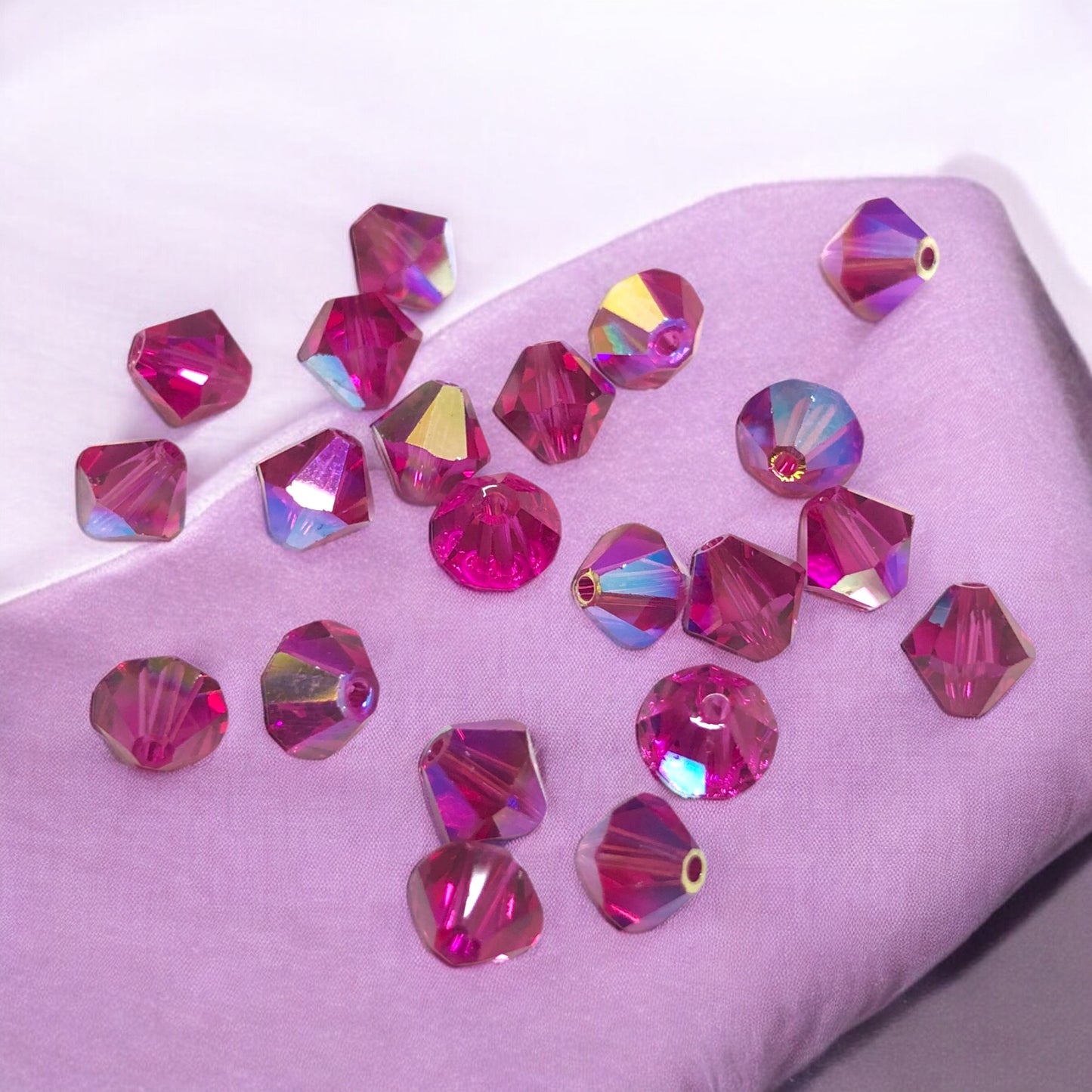 Swarovski 6mm Piramit (Bicone )  Şeffaf Parlak Fuşya( Fuchsia Ab) - 001