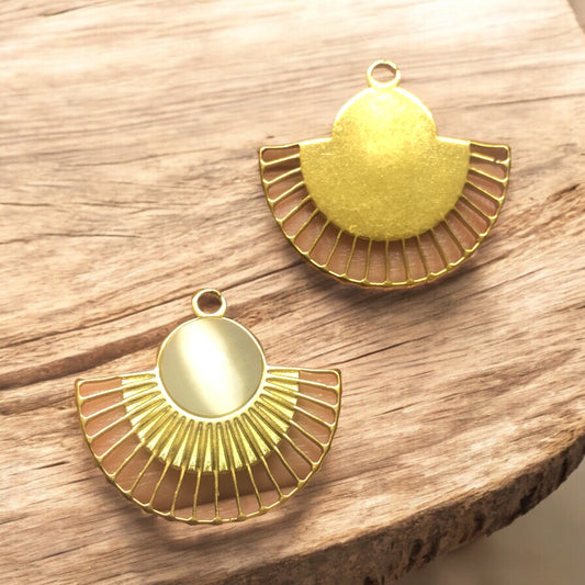 Sarı Çelik -Kedigözü Taşlı Yelpaze Kolye Ucu