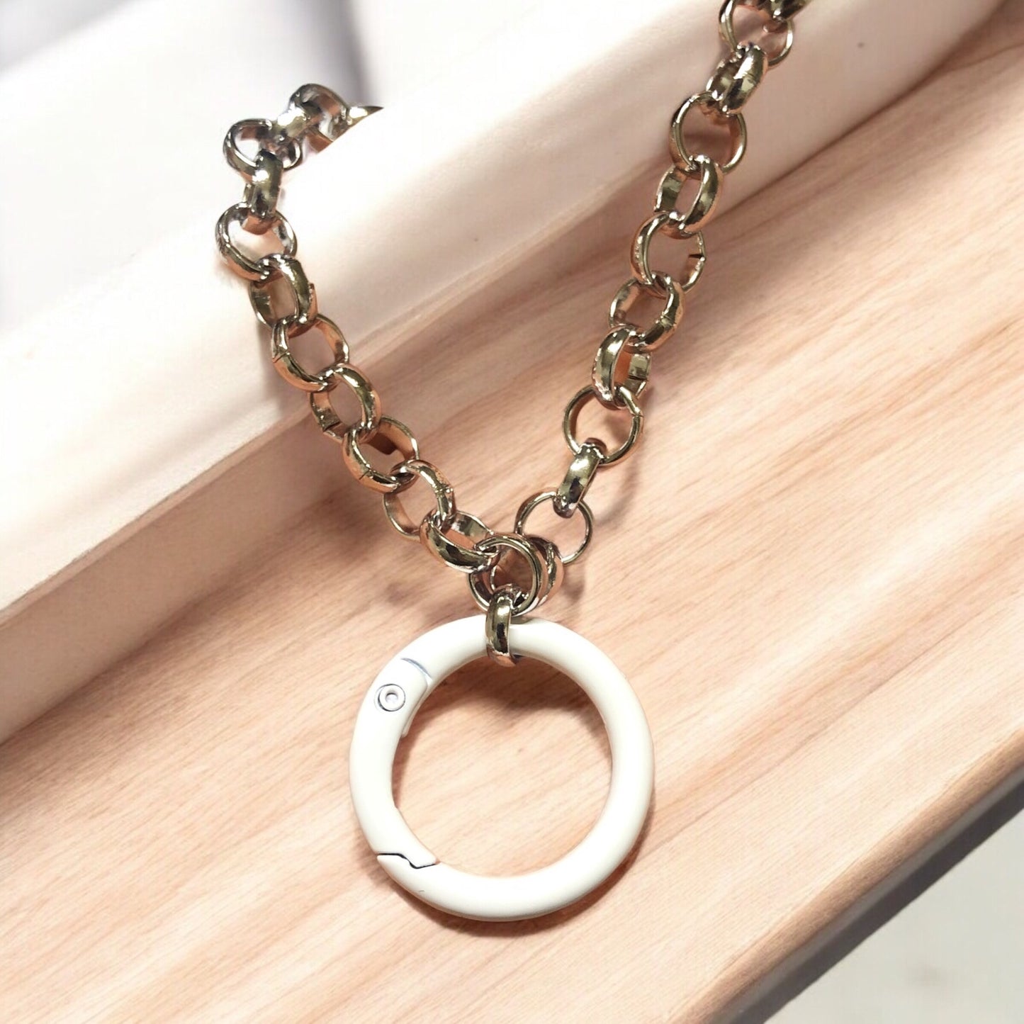 Mineli Yuvarlak Karabina  25mm (O Kilit&Çanta&Anahtarlık Halkası) - Beyaz