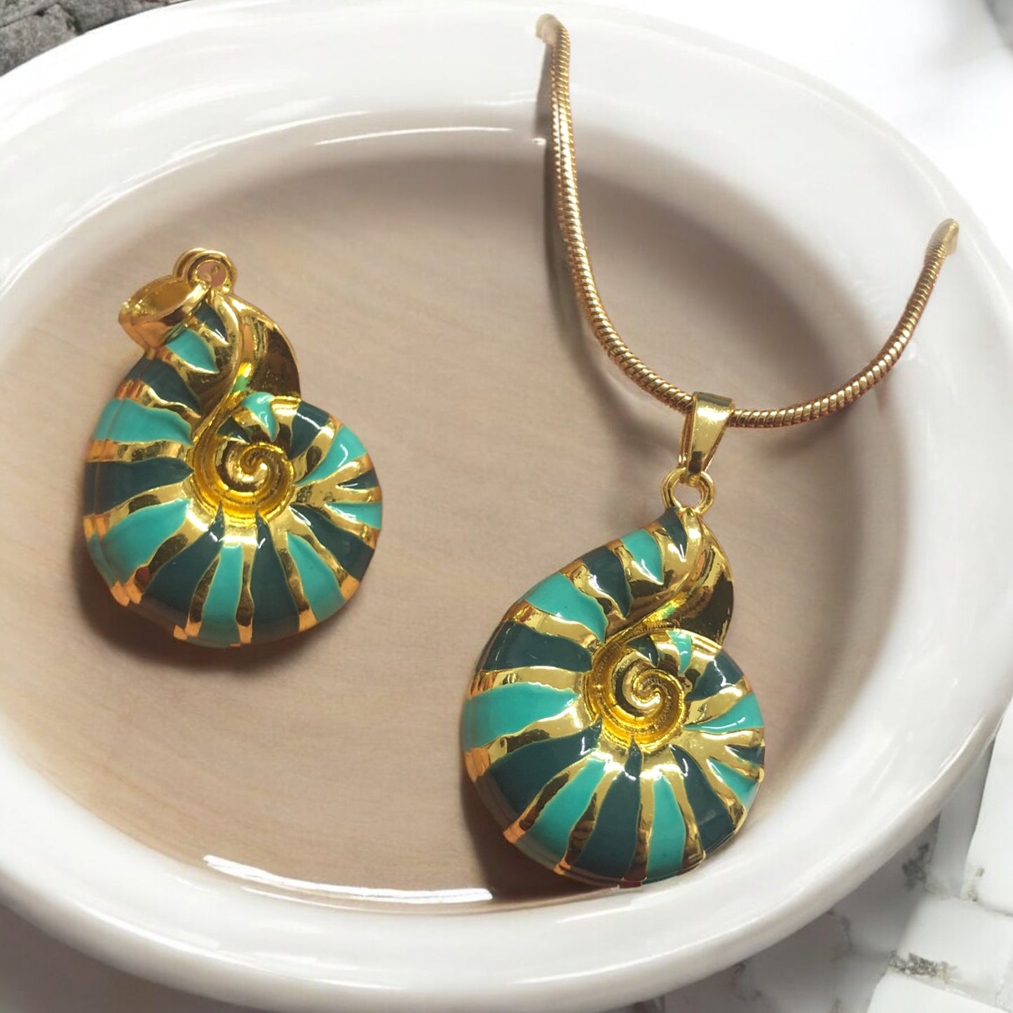 Gold Plated Enamel Strawberry Shaking Attachment - Neon Green