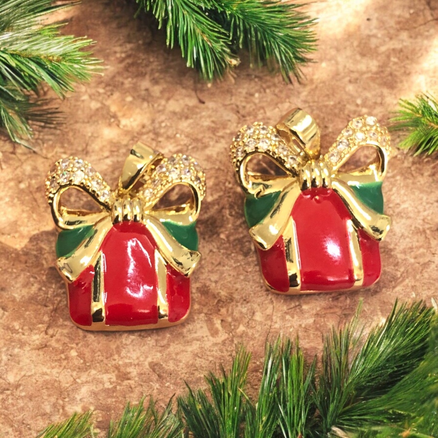 Altın Kaplama Mineli Zirkon Taşlı Mineli Yeni Yıl Aparat - Kutu Kırmızı