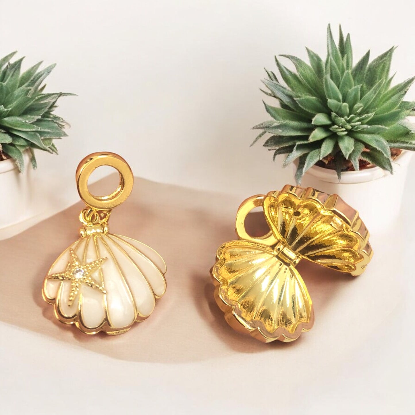 Altın  Kaplama Üç Boyutlu Zirkon Taşlı Mineli İstiridye Kolye Ucu-Sedef