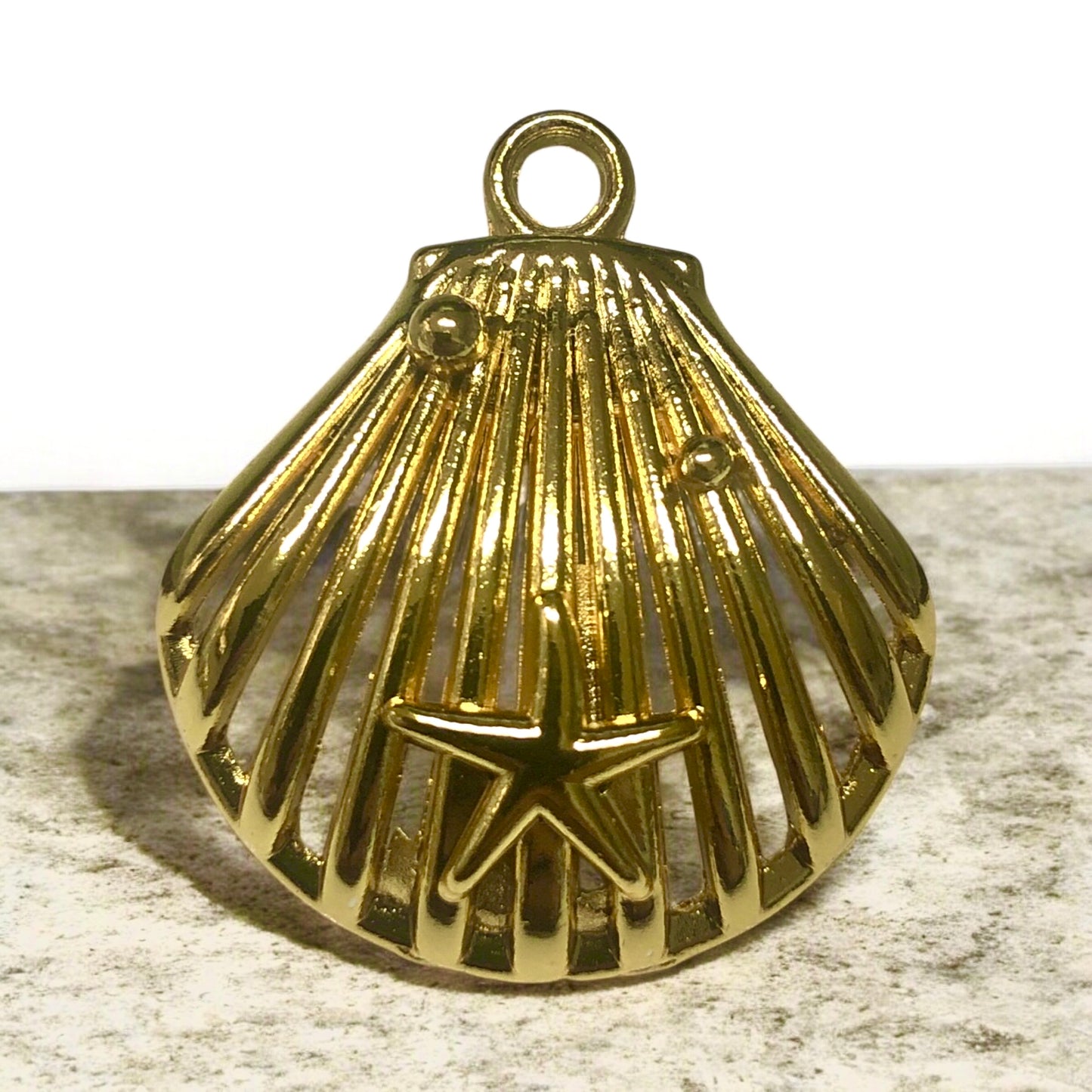 Gold Plated Enamel Strawberry Shaking Attachment - Neon Green