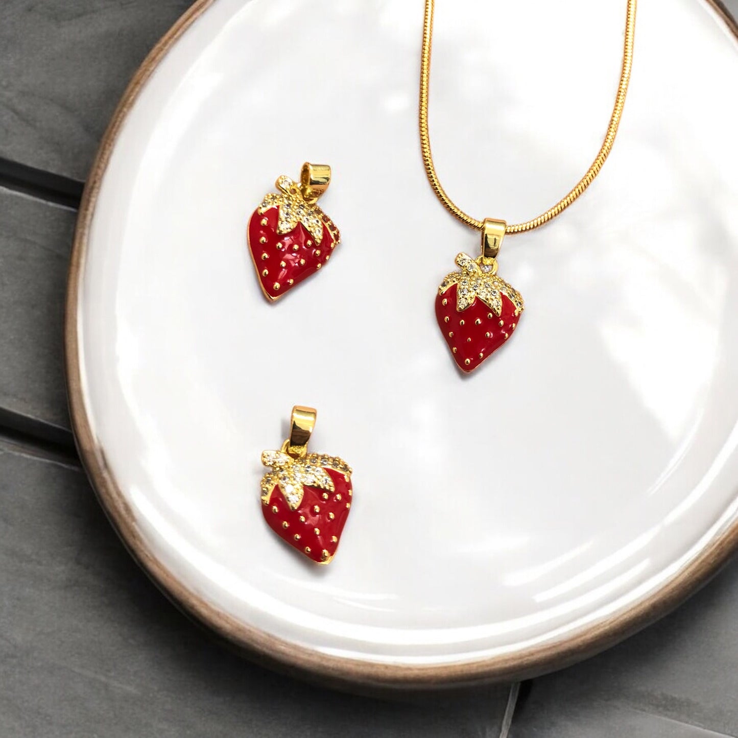 Altın Kaplama  Zirkon taşlı Mineli Çilek Sallantı