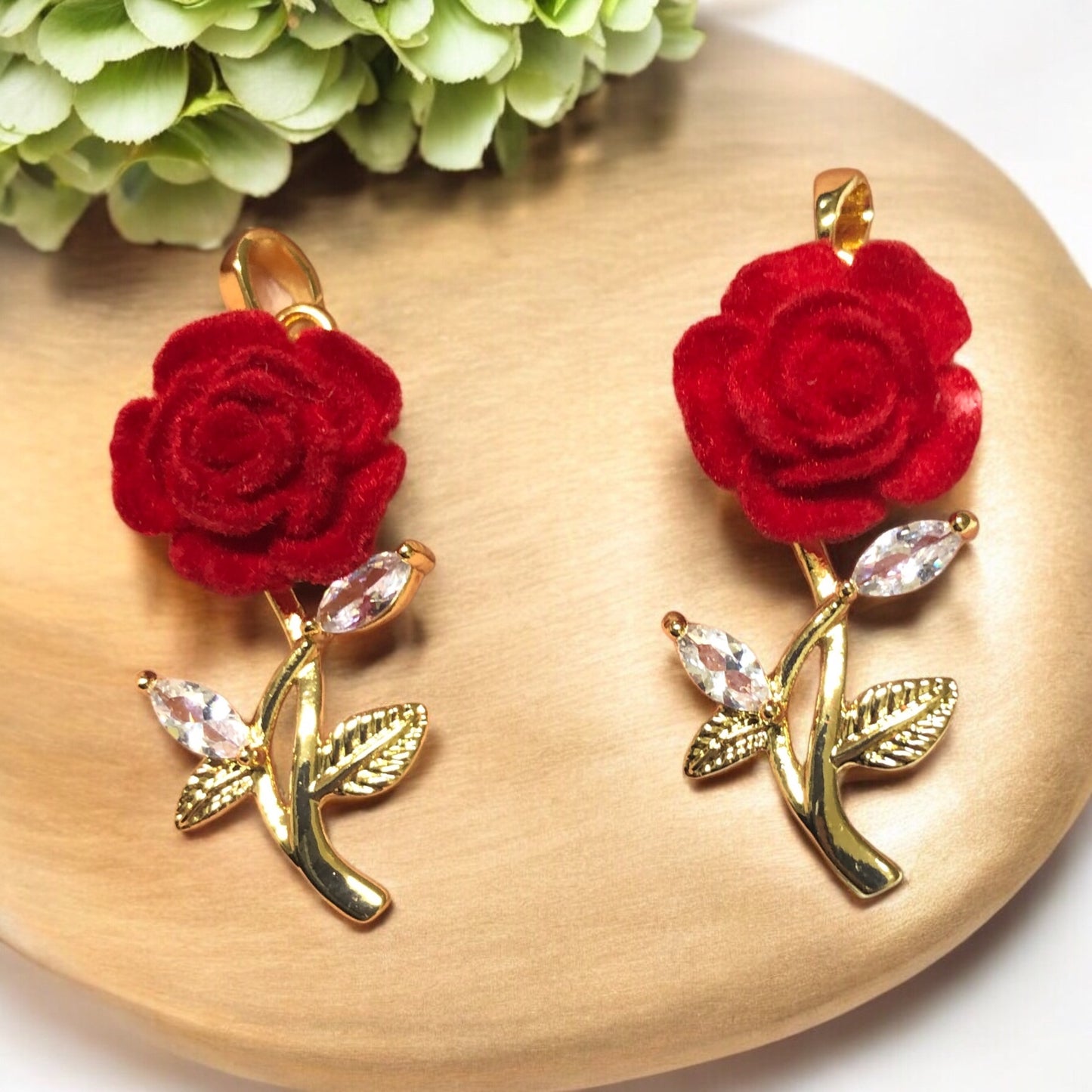 Altın Kaplama Zirkon taşlı  Kadife Büyük Gül Kolye Ucu