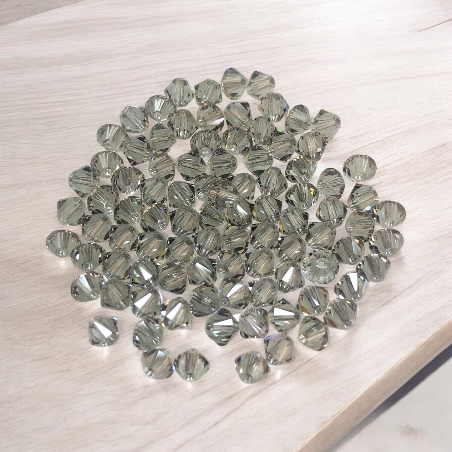 Swarovski 4mm Piramit (Bicone )  Şeffaf Gri - 009