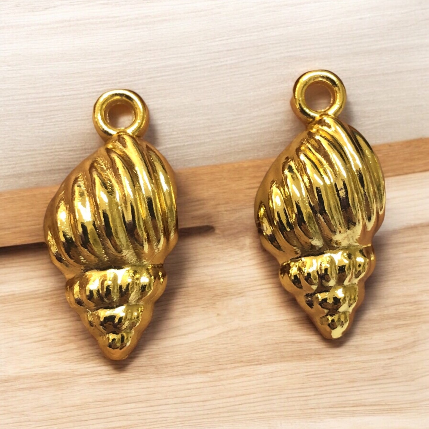 Gold Plated Enamel Strawberry Shaking Attachment - Neon Green