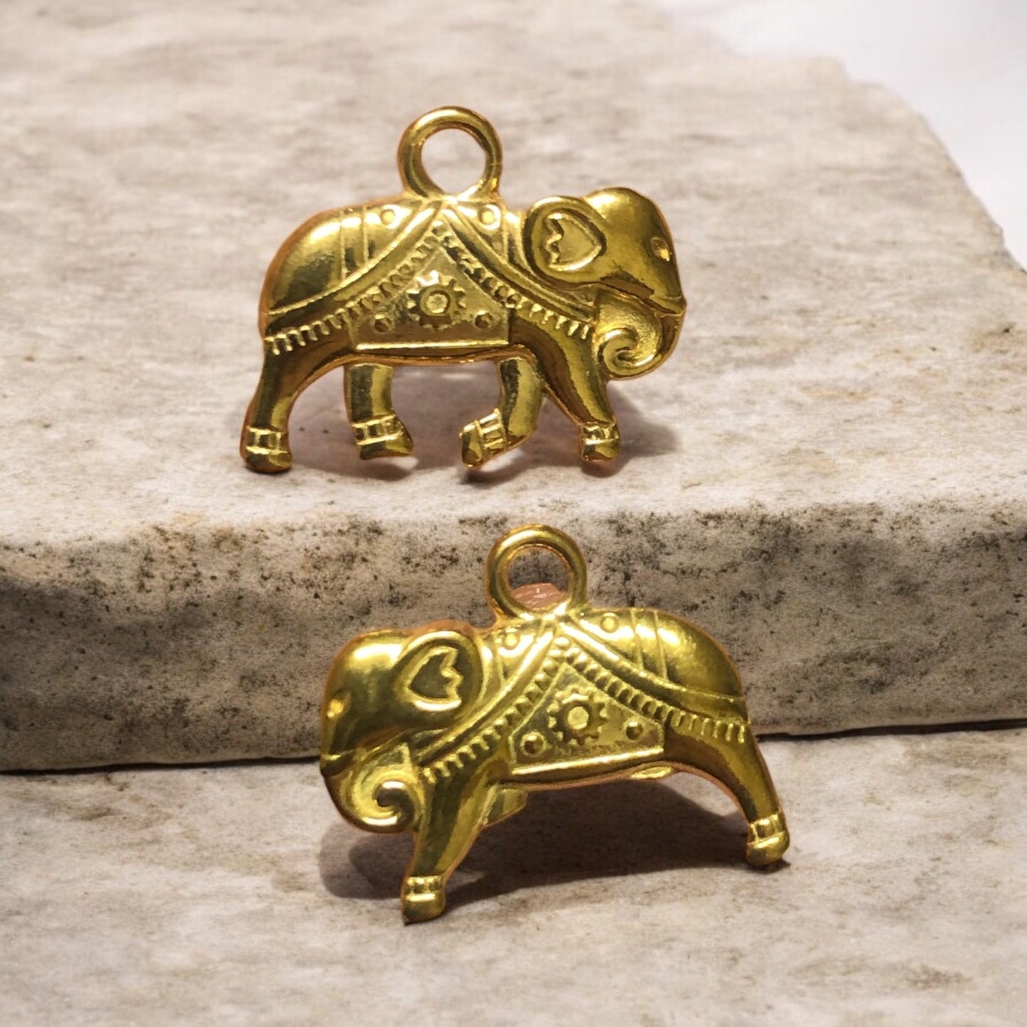 Sarı Çelik -Desenli Fil Kolye Ucu