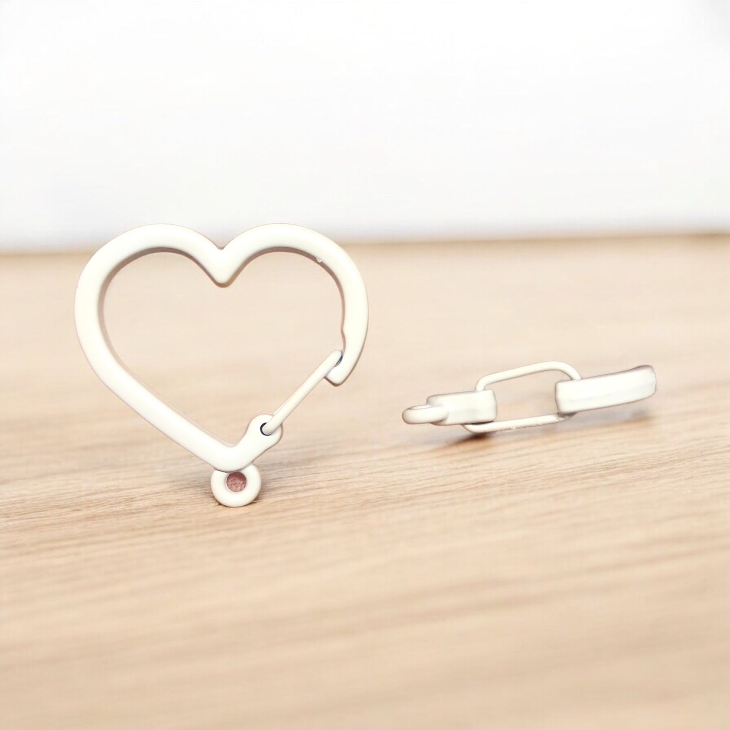 Mineli Kalp Anahtarlık Aparatı - Beyaz