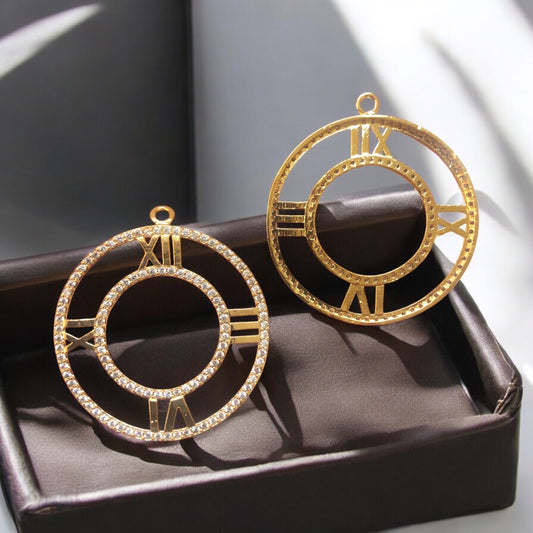 Altın Kaplama Zirkon Taşlı Saat Kolye Ucu