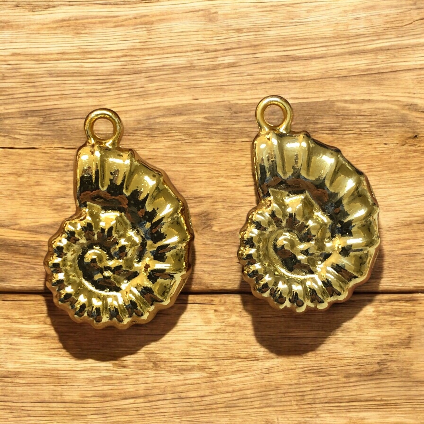 Gold Plated Enamel Strawberry Shaking Attachment - Neon Green