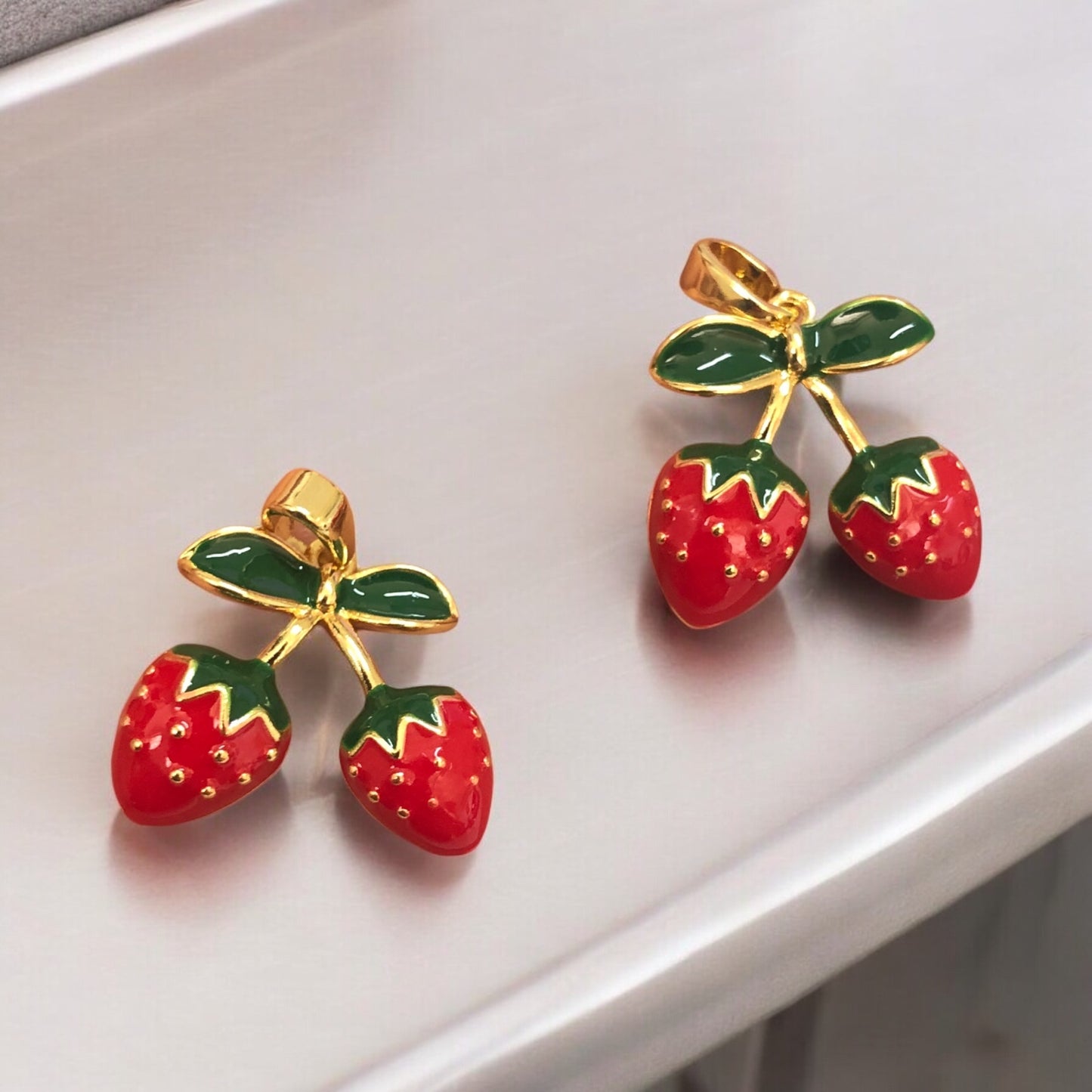 Altın Kaplama Mineli Çilek  Kolye Ucu