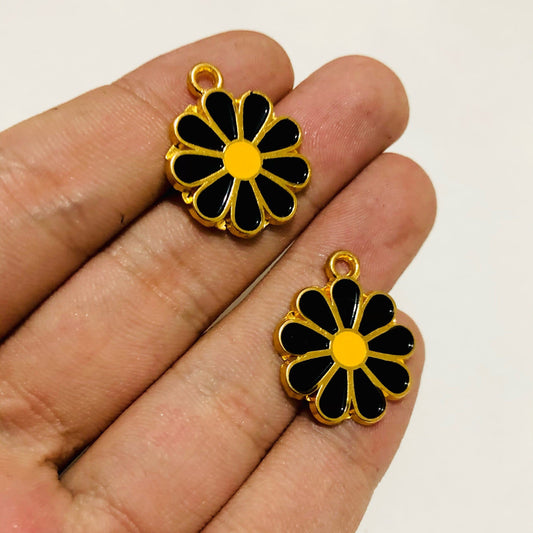 Gold Plated Enamel Daisy Shaking Attachment - Black