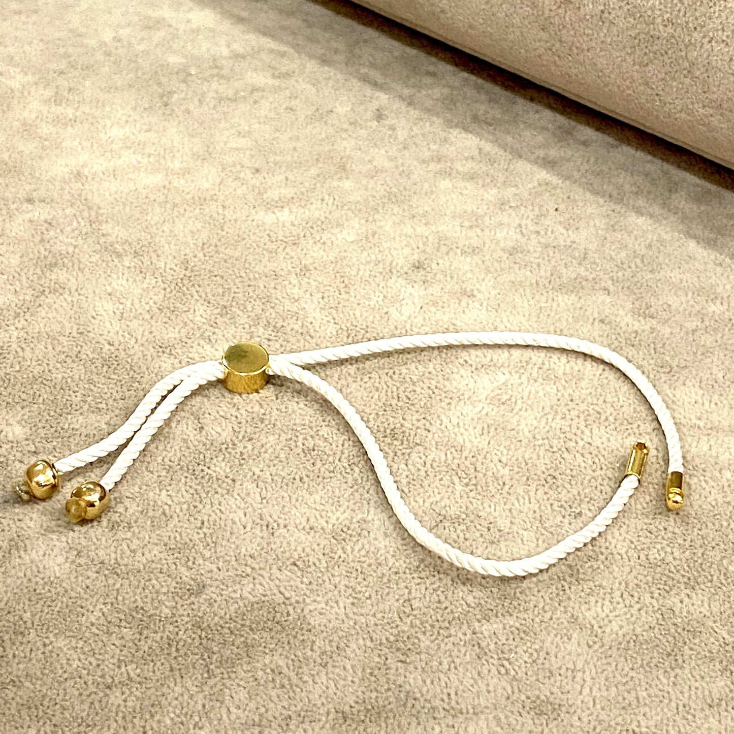 Vergoldeter Seilaufzug - Weiß