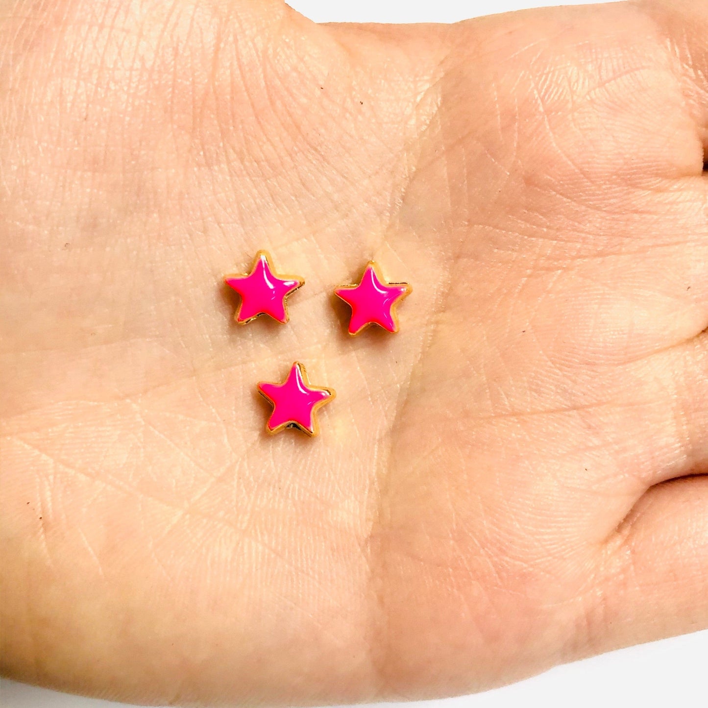 Gold Plated Enamel Star Apparatus 8mm (Neon Pink)