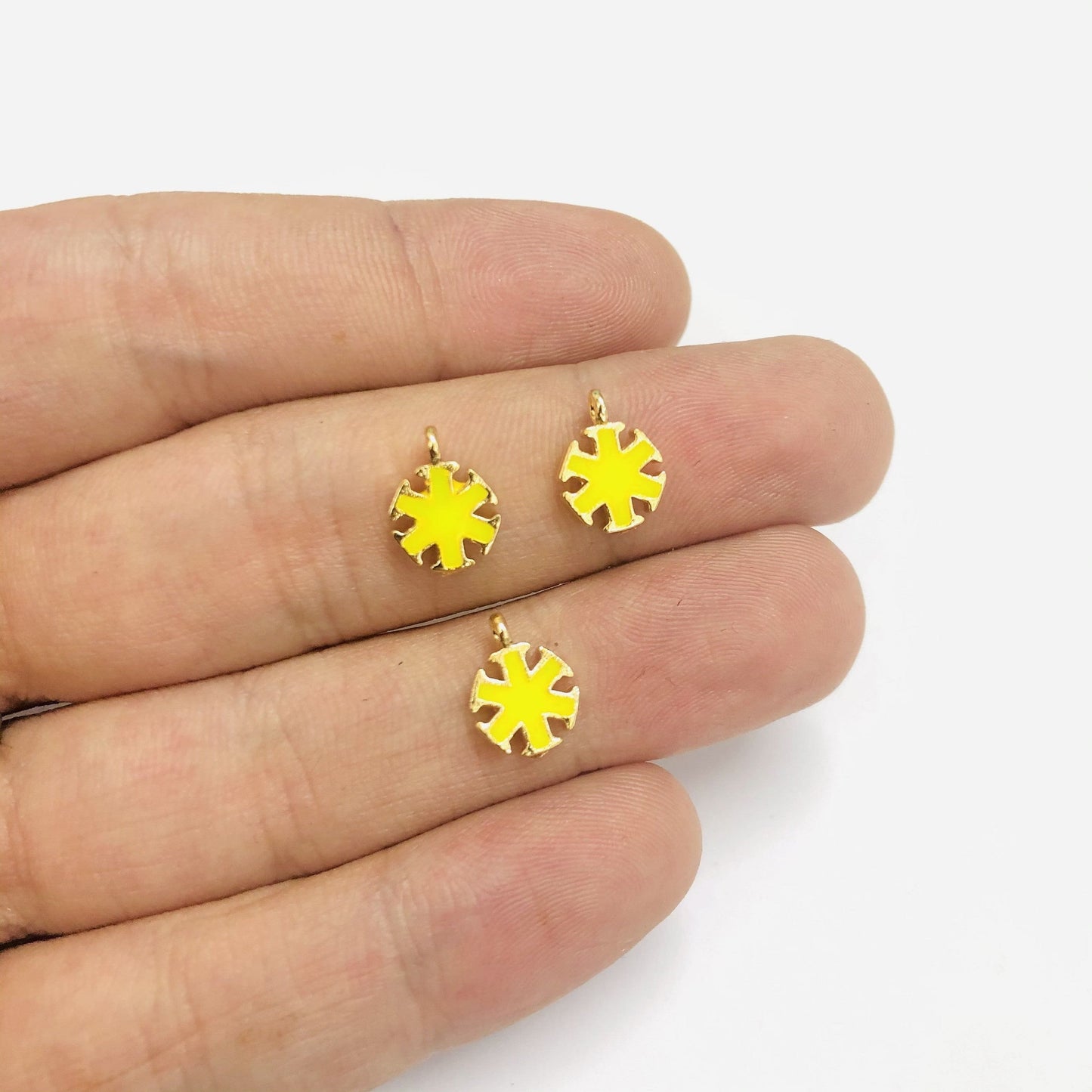 Gold-Plated Enamel Snowflake Shaking Attachment - Neon Yellow