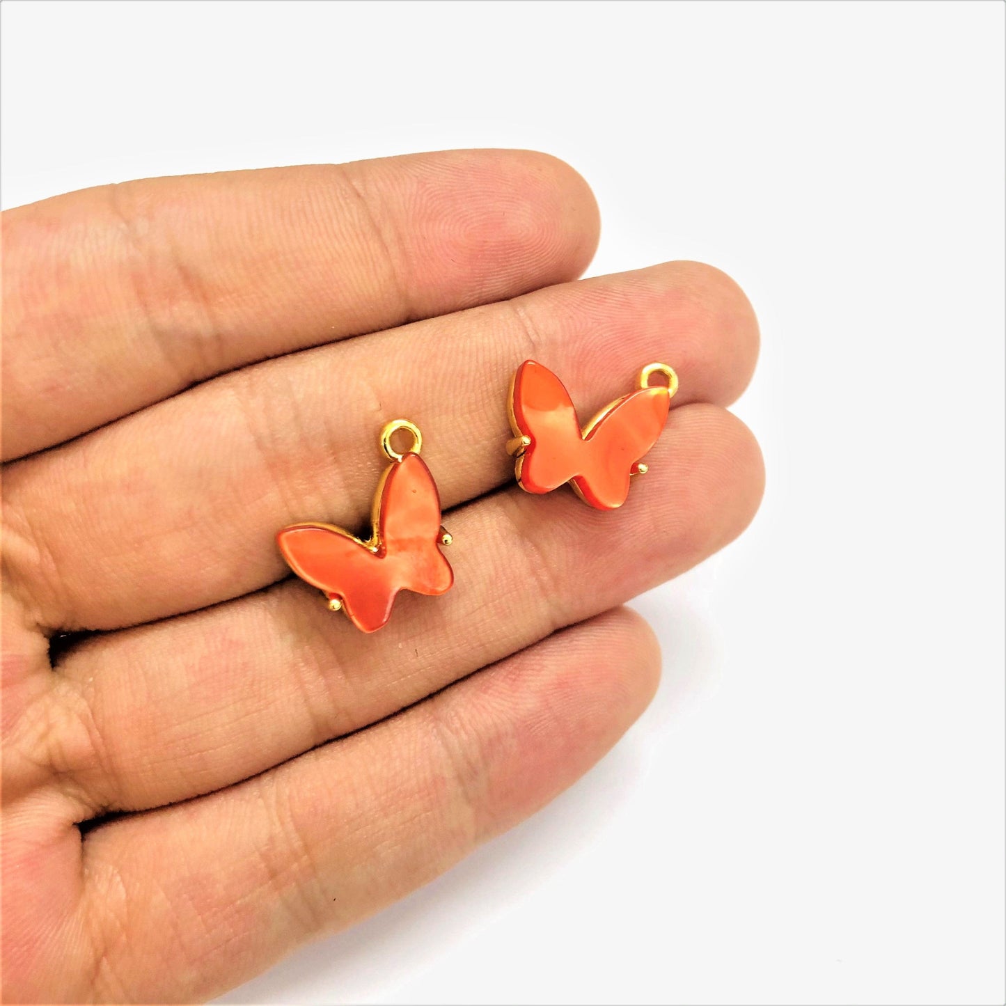 Vergoldeter ovaler Schmetterlings-Anhänger, klein - rot 