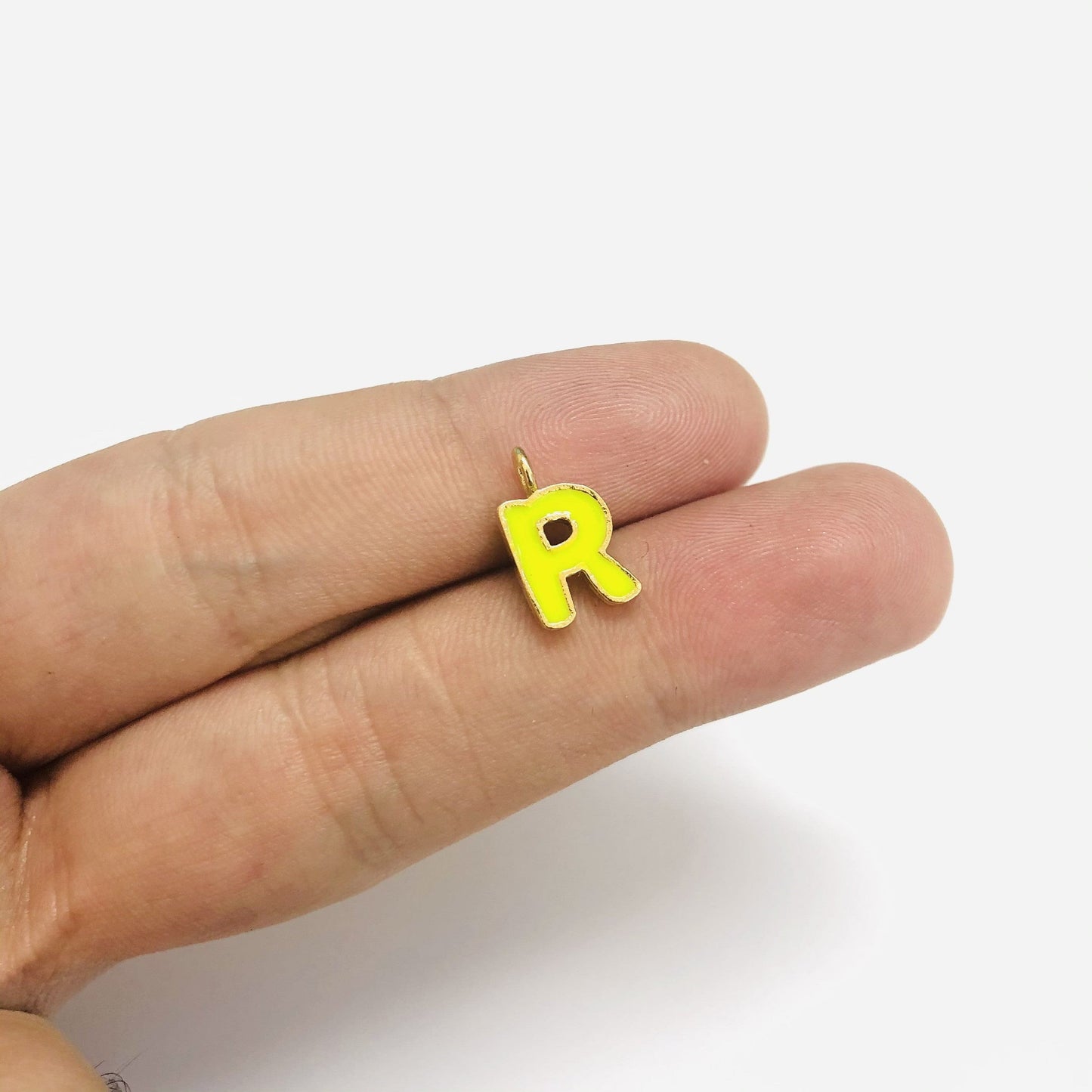 Vergoldete Emaille-Buchstaben-Hängeklammer – Neongelb