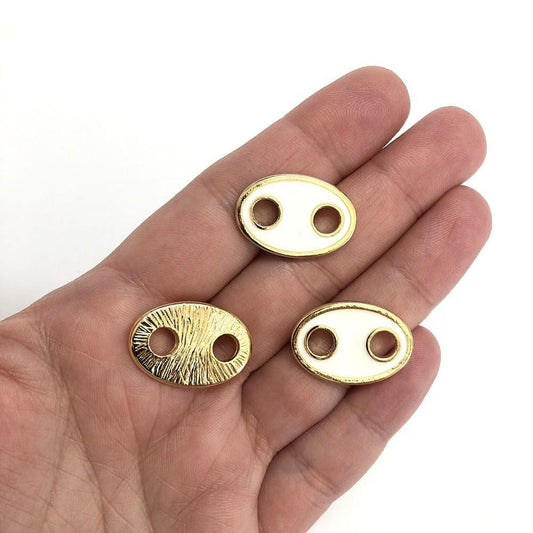 Vergoldeter Kettenanhänger mit Emaille-Knopf - Weiß