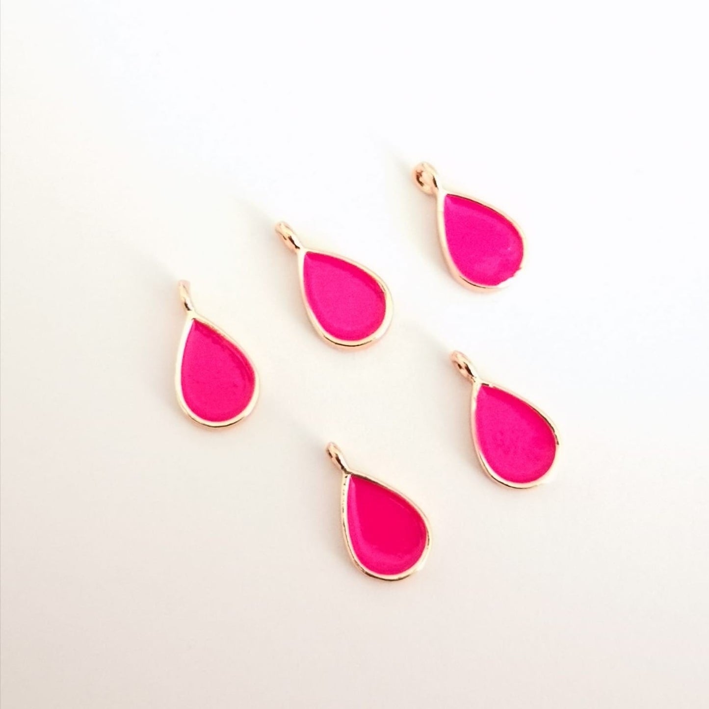 Rose Gold Enamel Drop Shaking Attachment - Pink