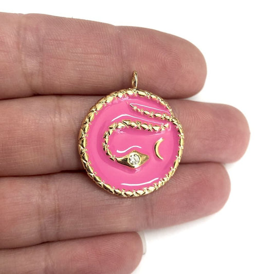 Anhänger aus vergoldetem Messing mit Schlangenfigur und Emaille - Pink